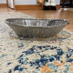 Woven wire bread basket
